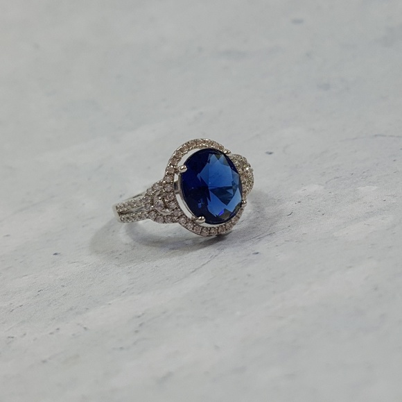Blue Sapphire Cubic Zirconia - Picture 3 of 8